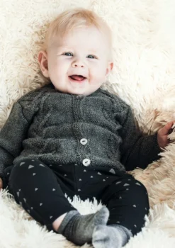 Snoningstrøje med knapper i Mayflower Easy Care